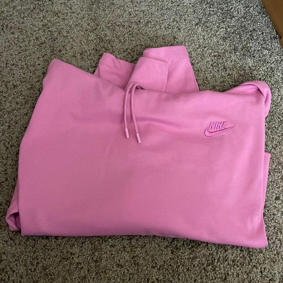 Nike Tops - Cropped nike sweatshirt.